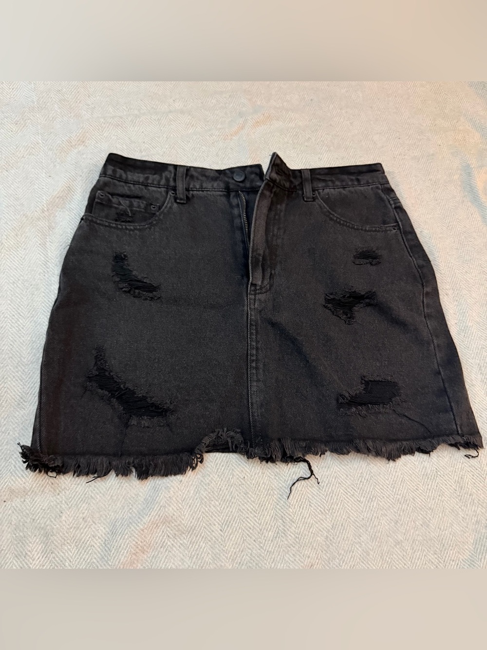 FOREVER 21 Black Denim Distressed Frayed Hem Mini Skirt Pockets Zip Women’s L